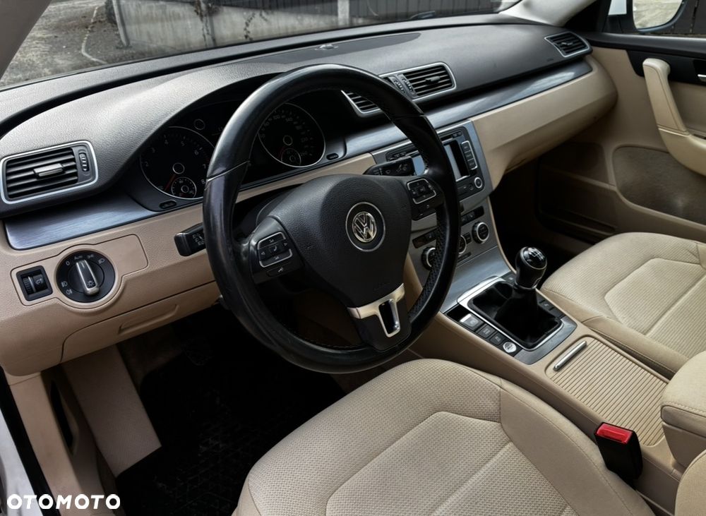 Volkswagen Passat 1.4 TSI BMT Comfortline - 15