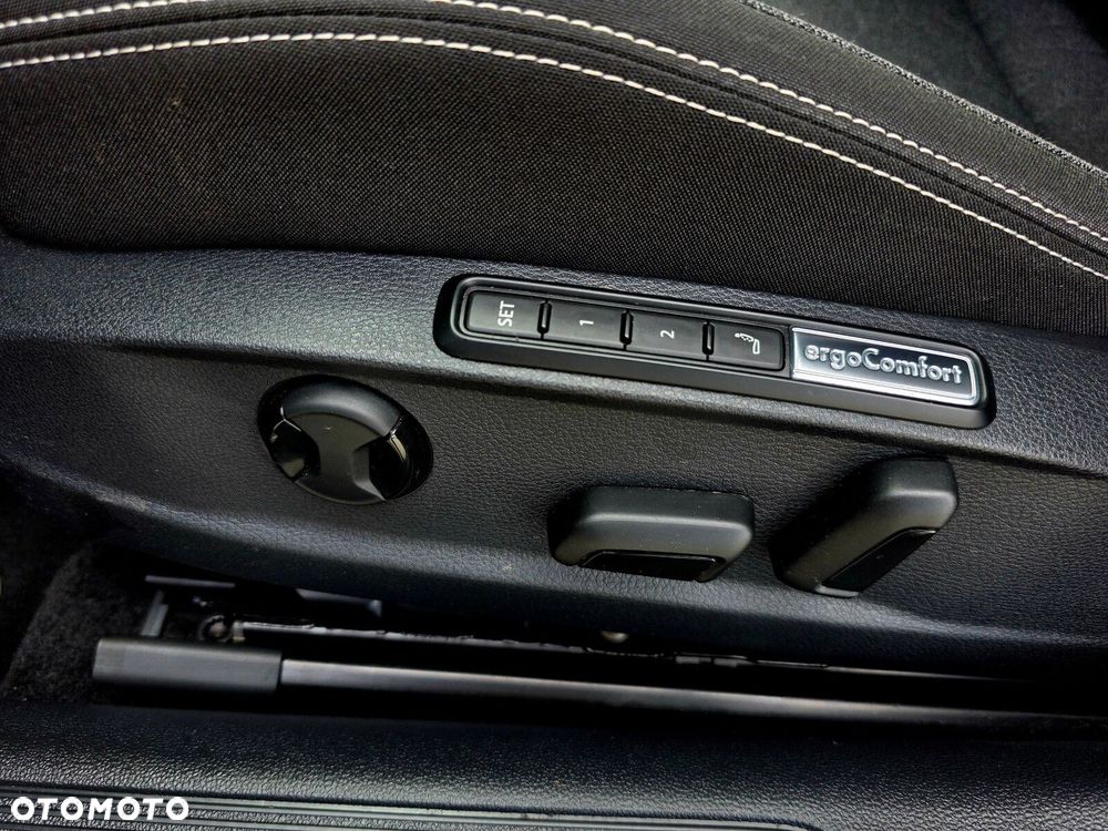Volkswagen Passat Variant 2.0 TDI Business DSG - 25