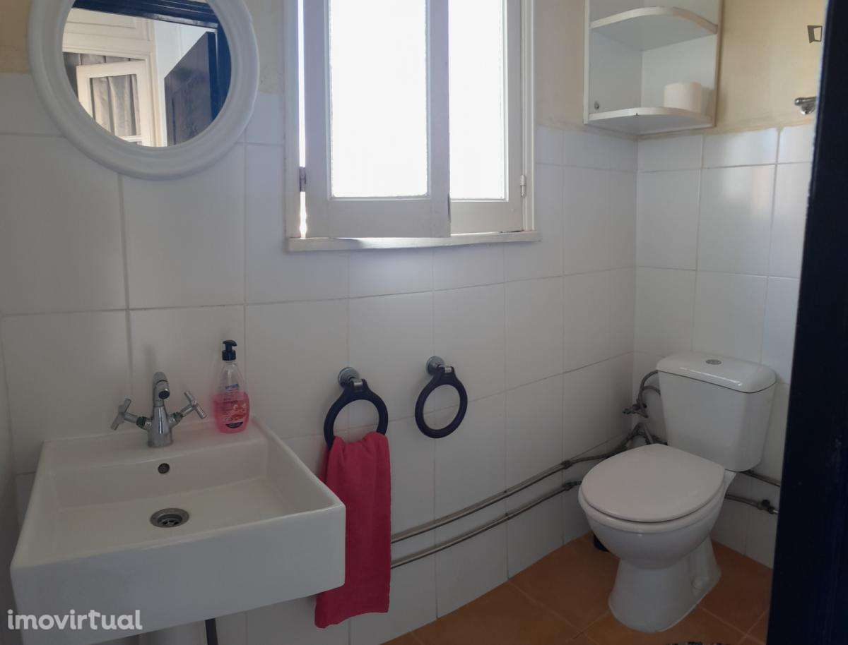 Quarto - localizado em Baixa de Santa Clara Coimbra - Grande imagem: 4/13