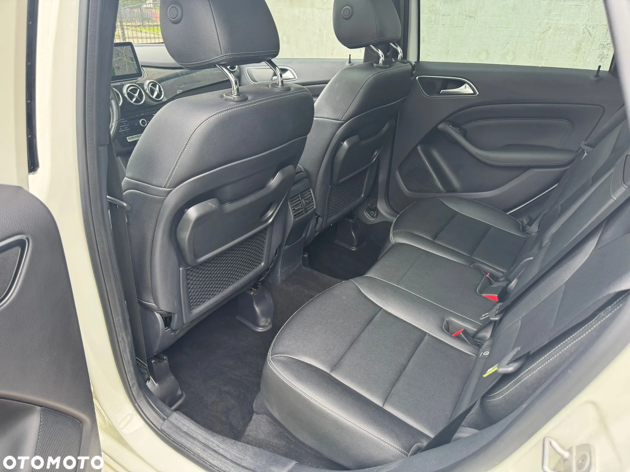 Mercedes-Benz Klasa B 250 4Matic 7G-DCT UrbanStyle Edition - 15