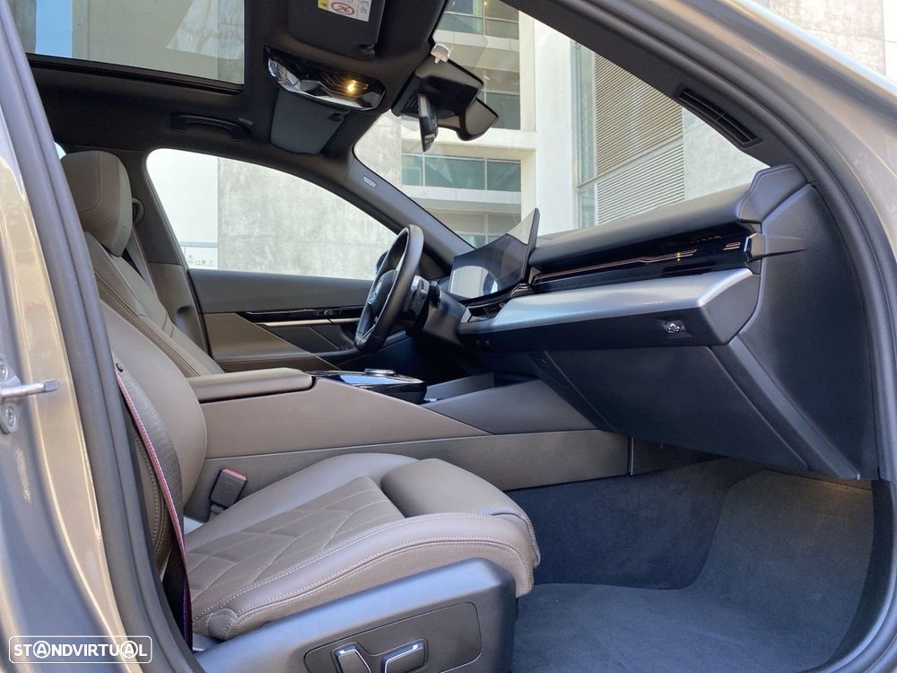 BMW 530 e Pack Desportivo M Pro — fotografia 22