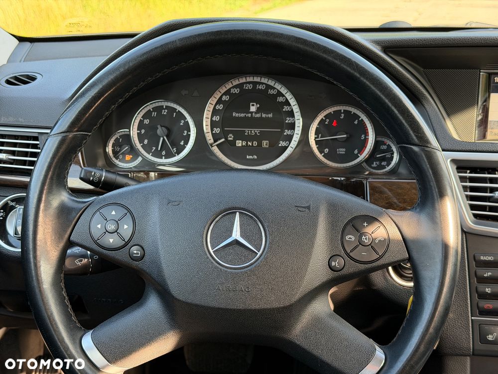 Mercedes-Benz Klasa E 220 CDI DPF BlueEFFICIENCY Automatik Elegance - 33
