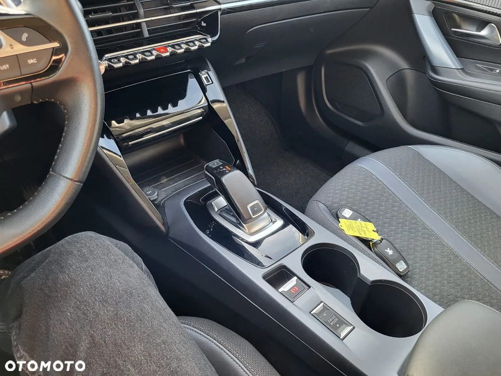 Peugeot 2008 PureTech 130 EAT8 Allure - 30