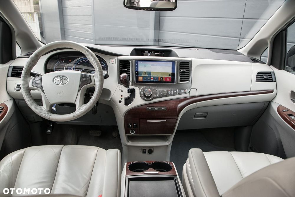 Toyota Sienna 3.5 V6 - 8