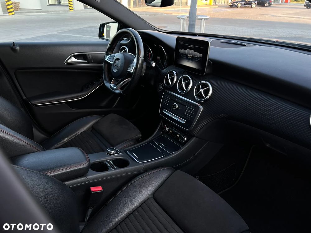 Mercedes-Benz Klasa A 250 4Matic 7G-DCT AMG Line - 14