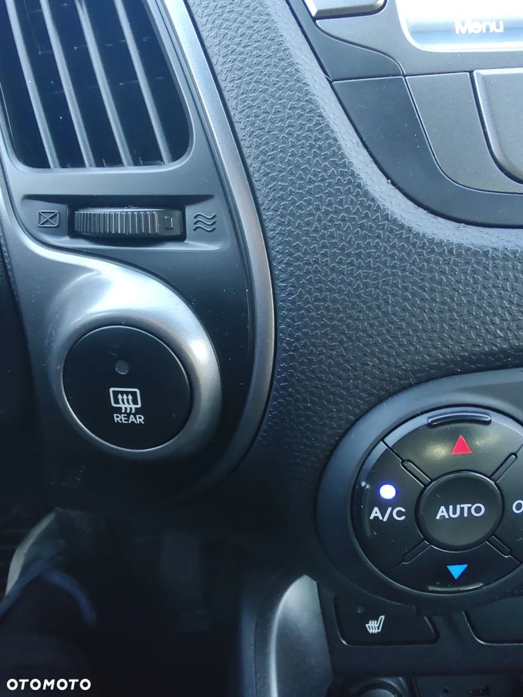 Hyundai ix35 1.7 CRDi 2WD blue Finale Gold - 25