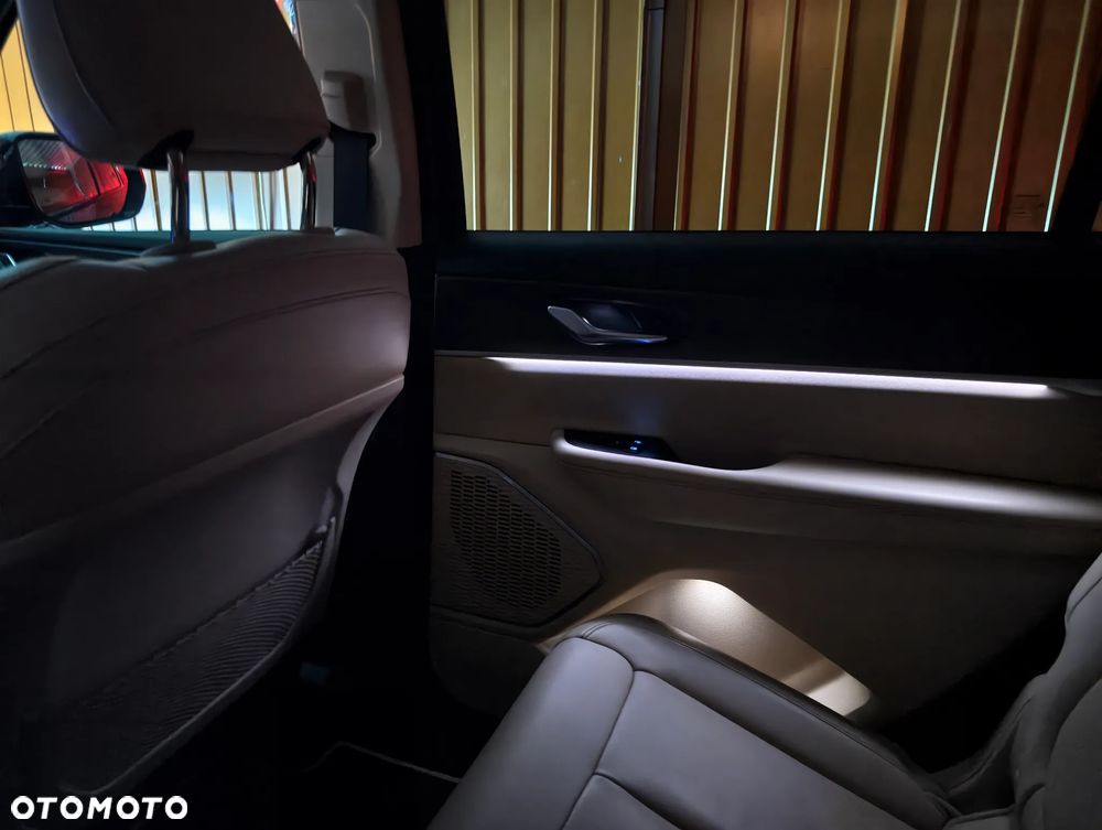 Jeep Grand Cherokee - 30