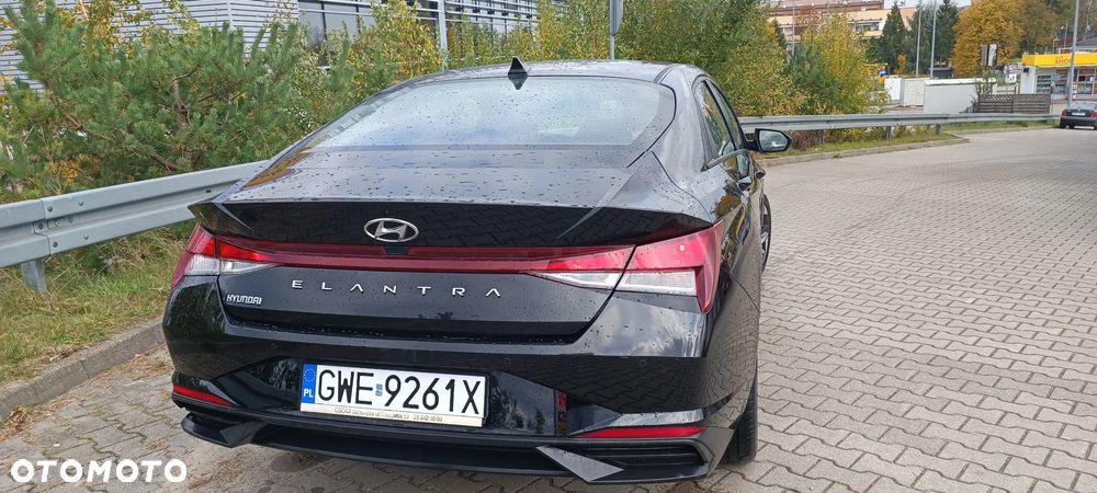 Hyundai Elantra - 12