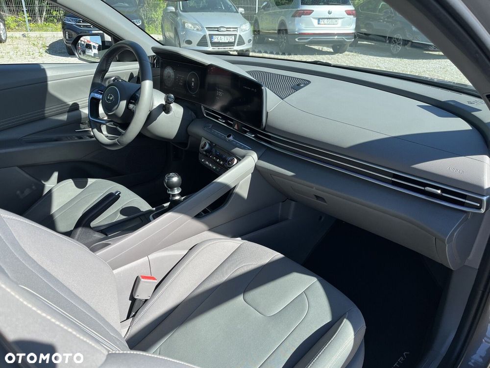 Hyundai Elantra - 20