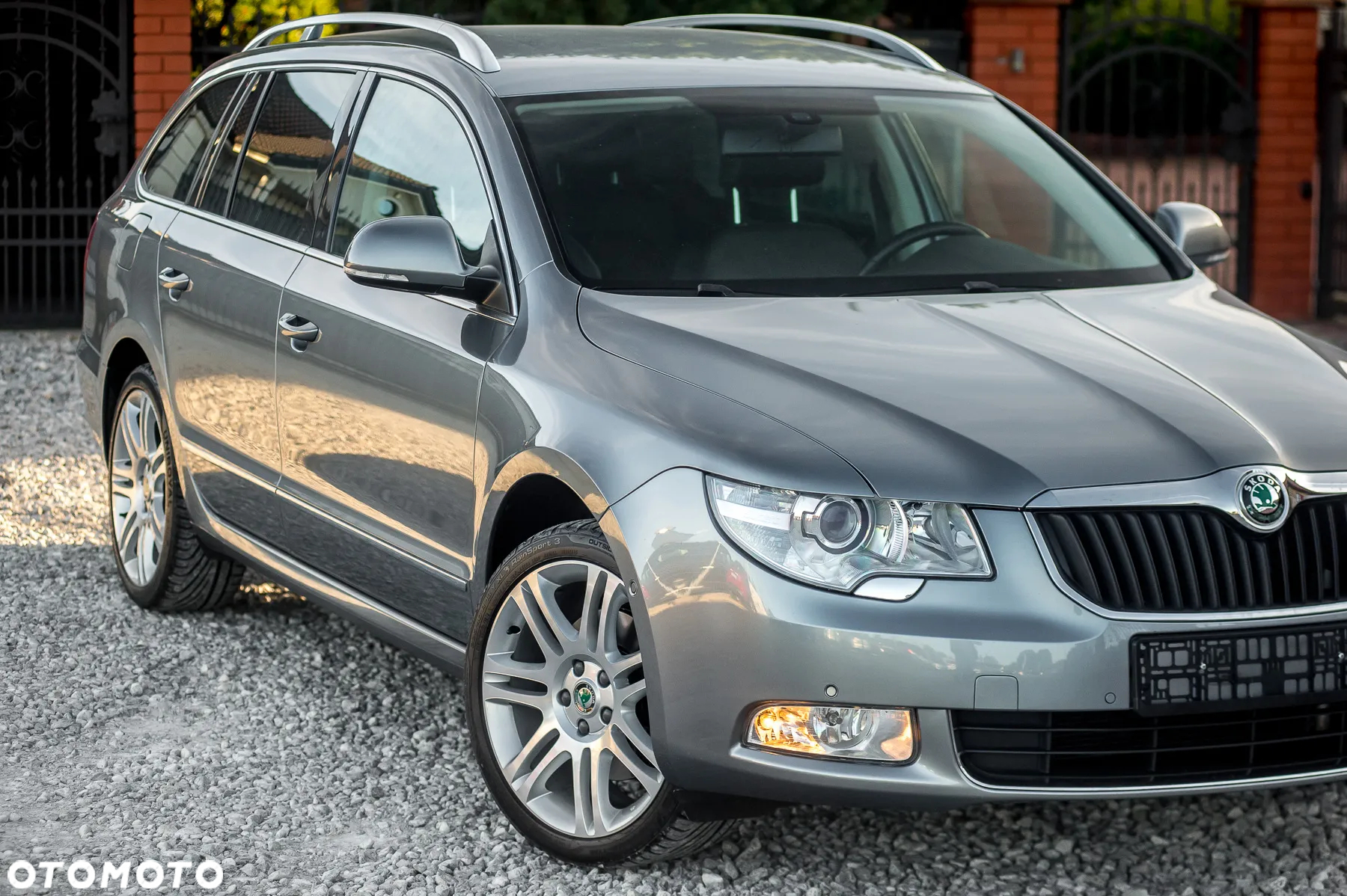 Skoda Superb Combi 2.0 TSI DSG Exclusive - 2