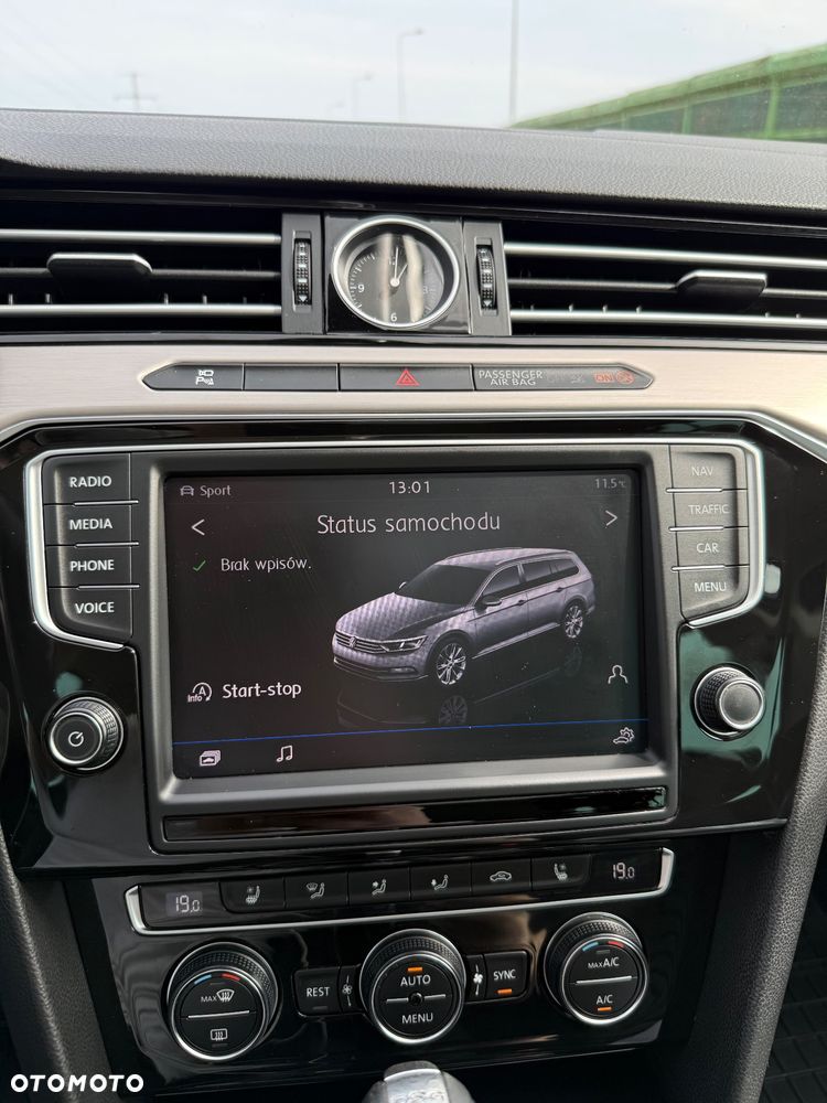 Volkswagen Passat - 32