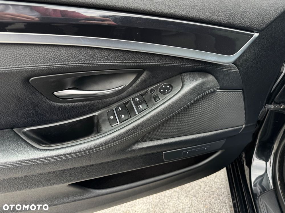 BMW Seria 5 528i xDrive Sport-Aut Modern Line - 26