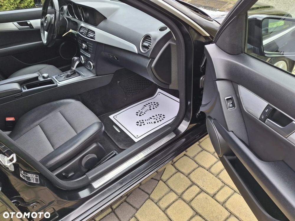 Mercedes-Benz Klasa C 180 BlueEFFICIENCY 7G-TRONIC Avantgarde - 15