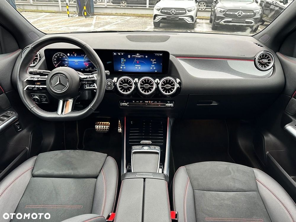 Mercedes-Benz GLA - 8