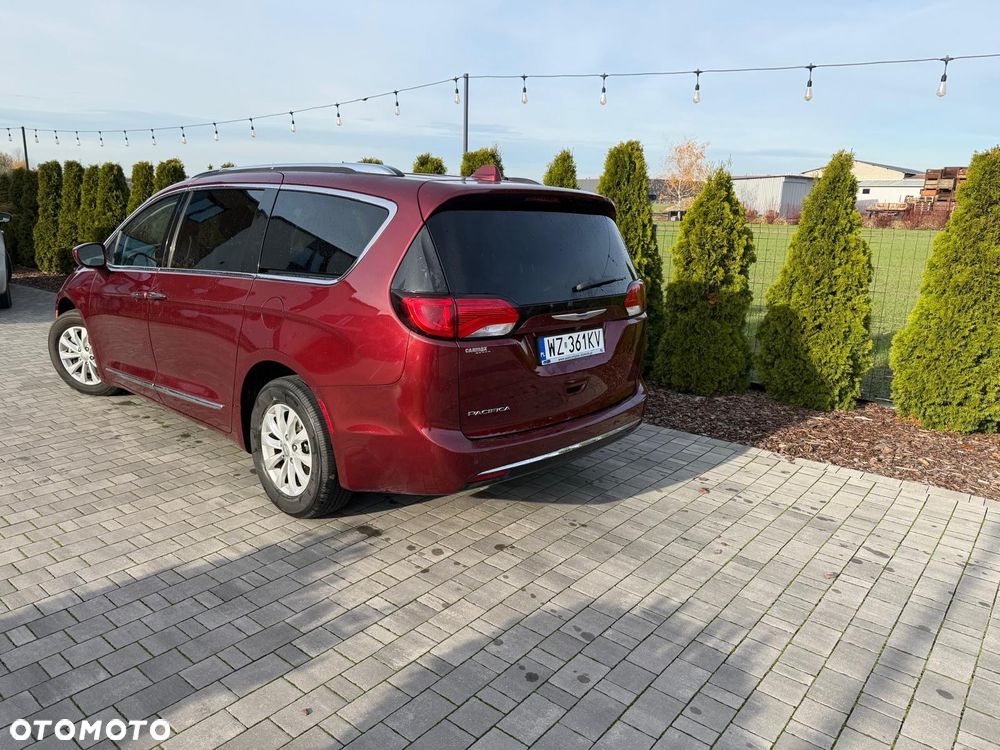 Chrysler Pacifica - 15