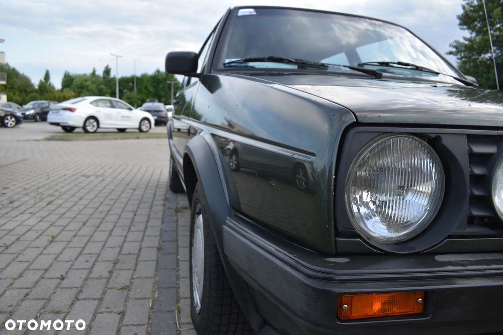 Volkswagen Golf 1.8 GT Special - 4