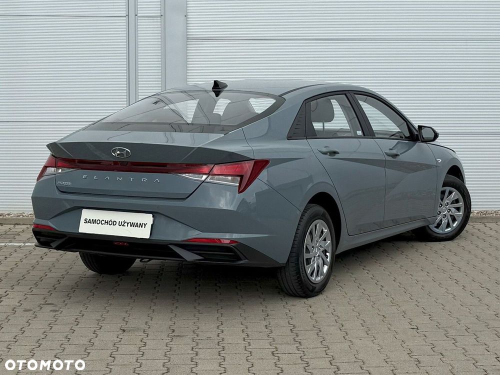 Hyundai Elantra 1.6 Modern CVT - 11