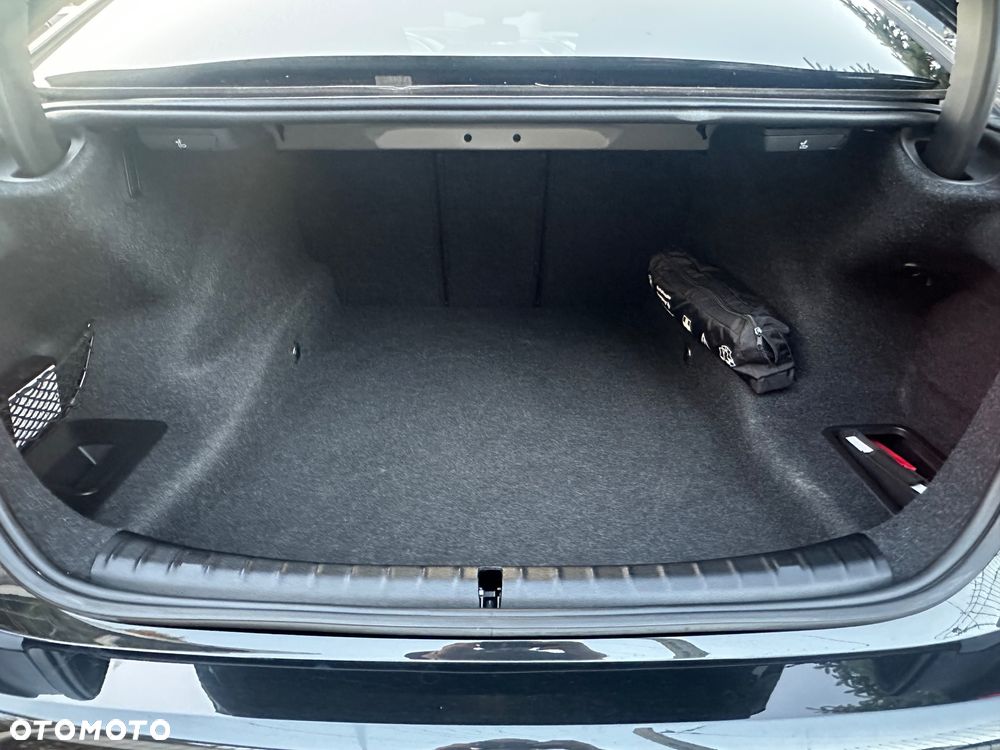 BMW Seria 5 M550i xDrive - 33