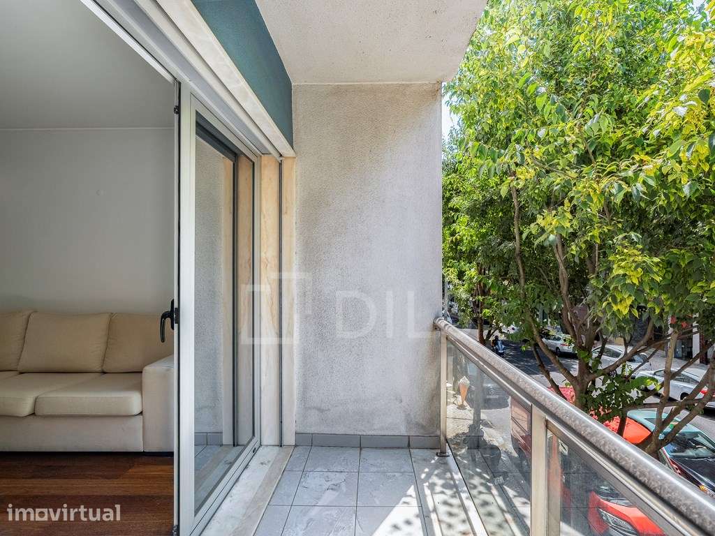 Apartamento T1 na Estefânia, mobilado, com garagem e varanda - Grande imagem: 2/20