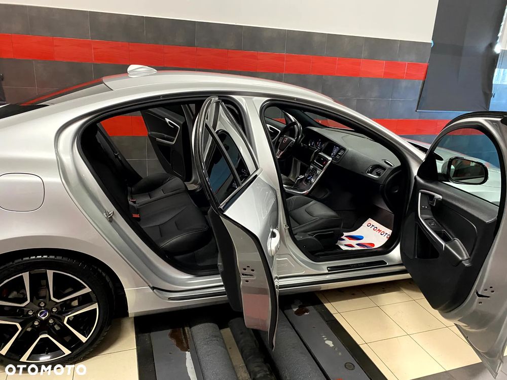 Volvo S60 D4 Geartronic RDesign - 23