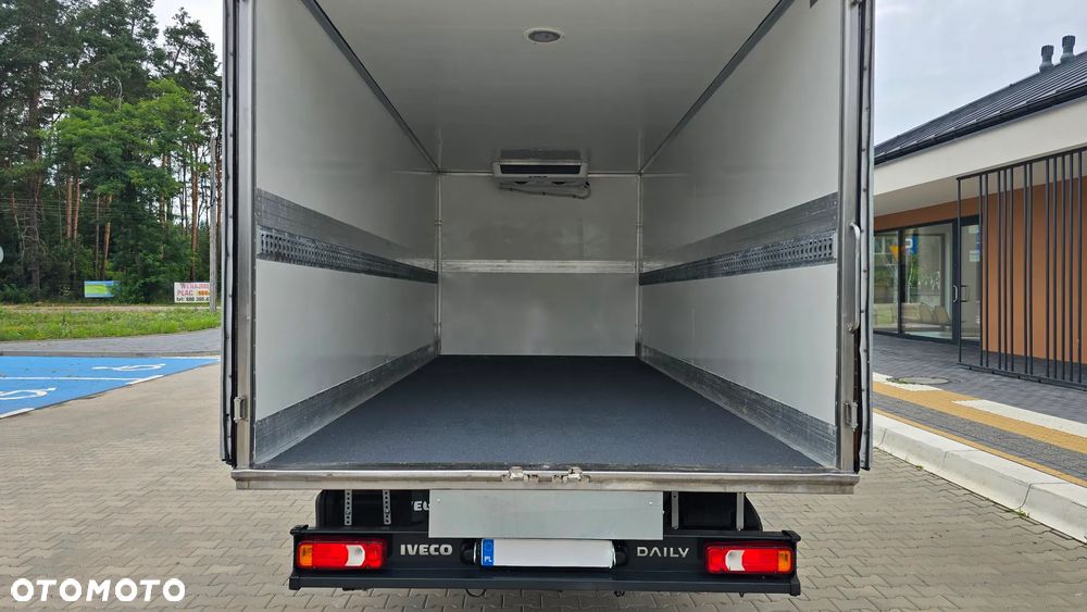 Iveco ❗️❗️DAILY 3.0 180KM 50C18 ❗️❗️ZABUDOWA IGLOOCAR 10 PALET / MROŹNIA -32 +32 / AGREGAT THERMOKING V300 MAX / AUTOMAT HI-MATIC / LAKIER METALIC / NAWIGACJA / TEMPOMAT ADAPTACYJNY / PODUSZKI PNEUMATYCZNE / GRUBA ŚCIANKA / WERSJA WZMOCNIONA / SALON POLSKA / FULL LED / MAKSYMALNA DOSTĘPNA OPCJA WYPOSAŻENIA❗❗ STAN - JAK NOWY ❗️ - 6