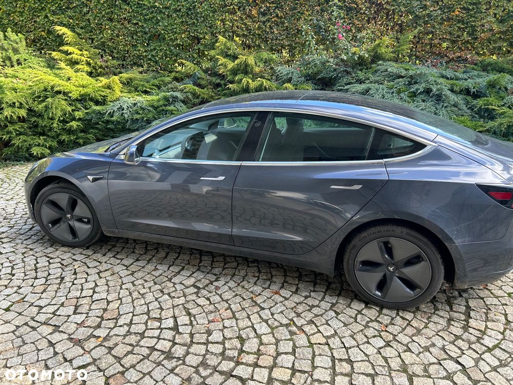 Tesla Model 3 - 3
