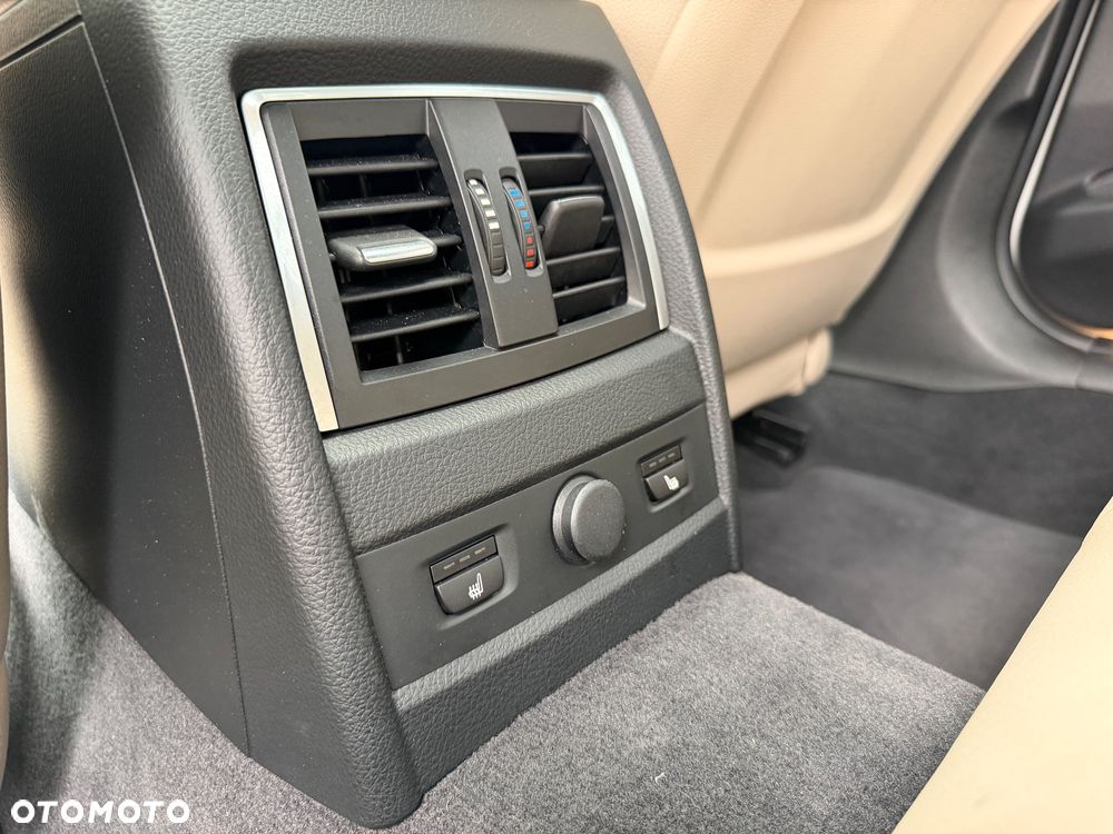 BMW Seria 3 328i xDrive - 32