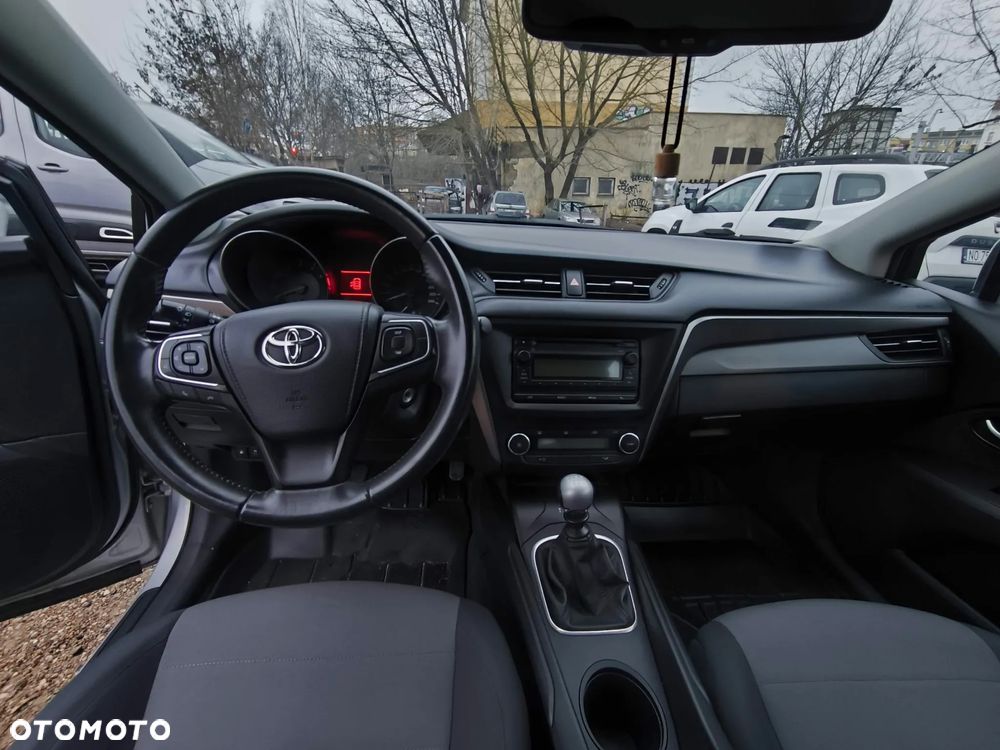 Toyota Avensis 1.8 Active - 11