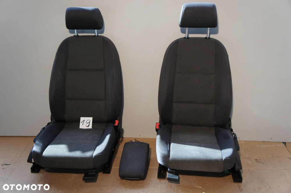 NR 18 Fotele przednie, kanapa tył, podłokietnik, napinacz Audi A6 4F0 C6 - 1