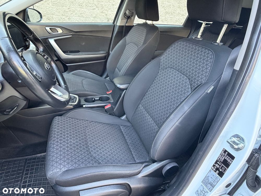 Kia Ceed 1.6 CRDi mHEV L Business Line - 8