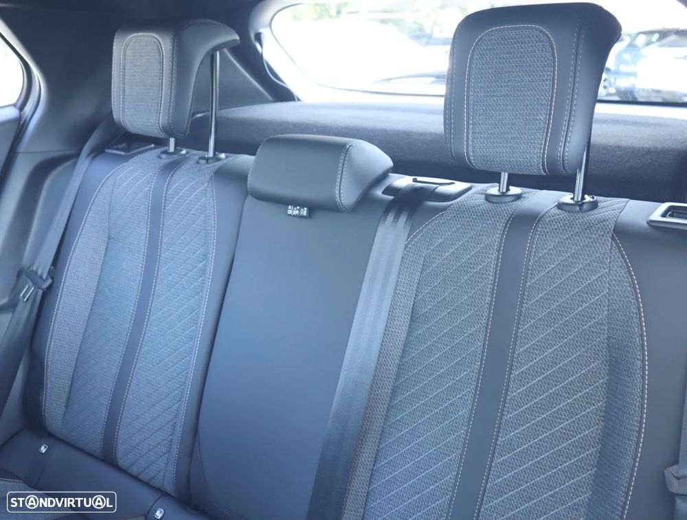 Peugeot 2008 1.2 PureTech Allure - 27