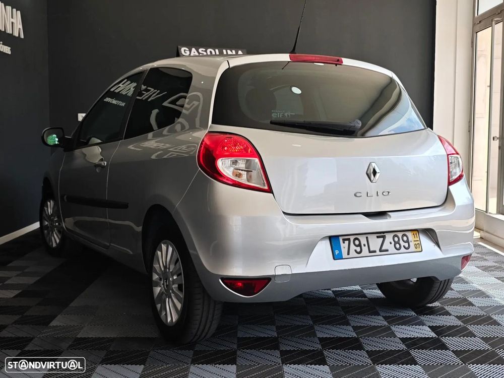 Renault Clio - 22