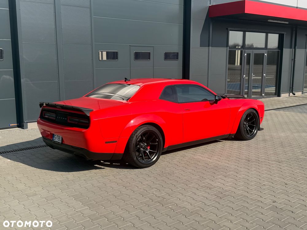 Dodge Challenger - 12