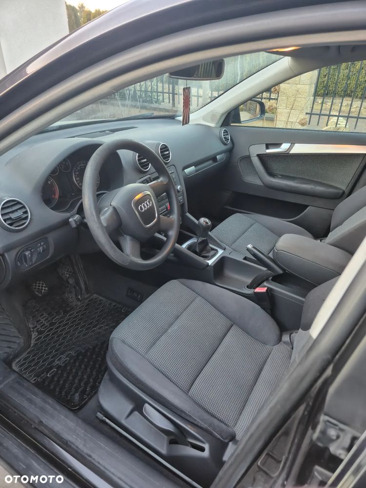 Audi A3 Sportback 1.6 Ambiente - 12