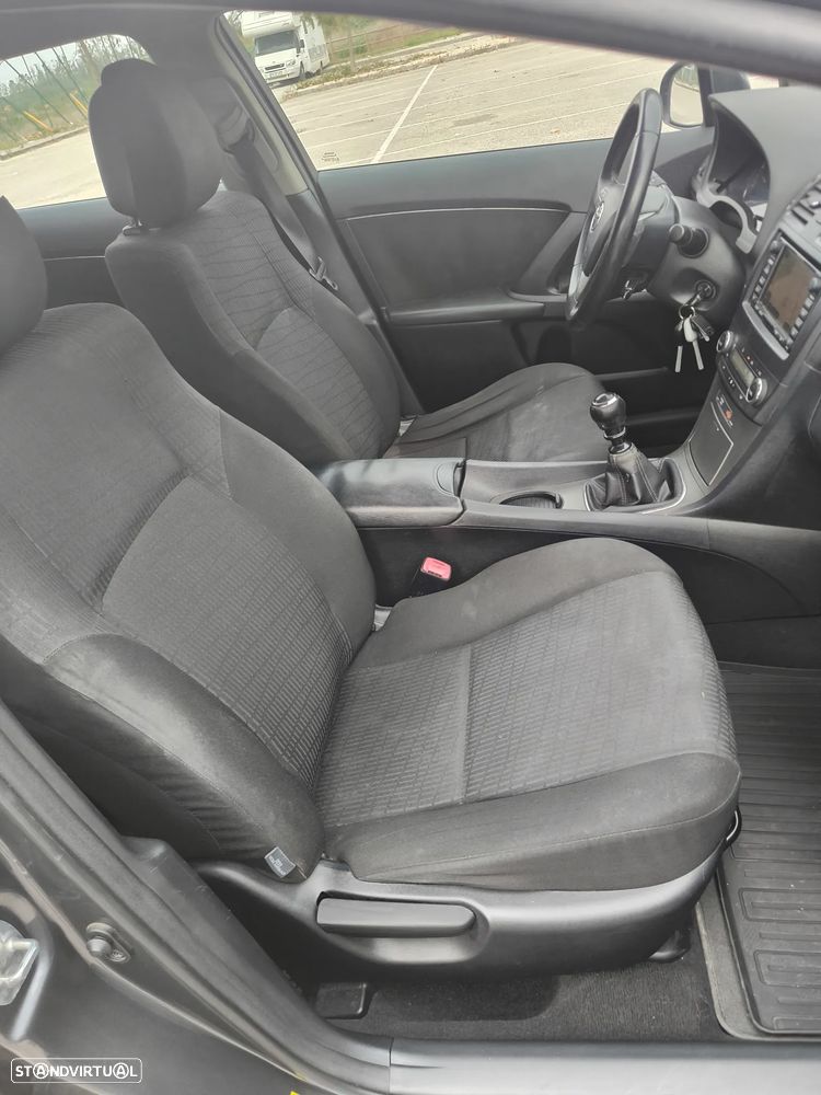 Toyota Avensis SW - 9