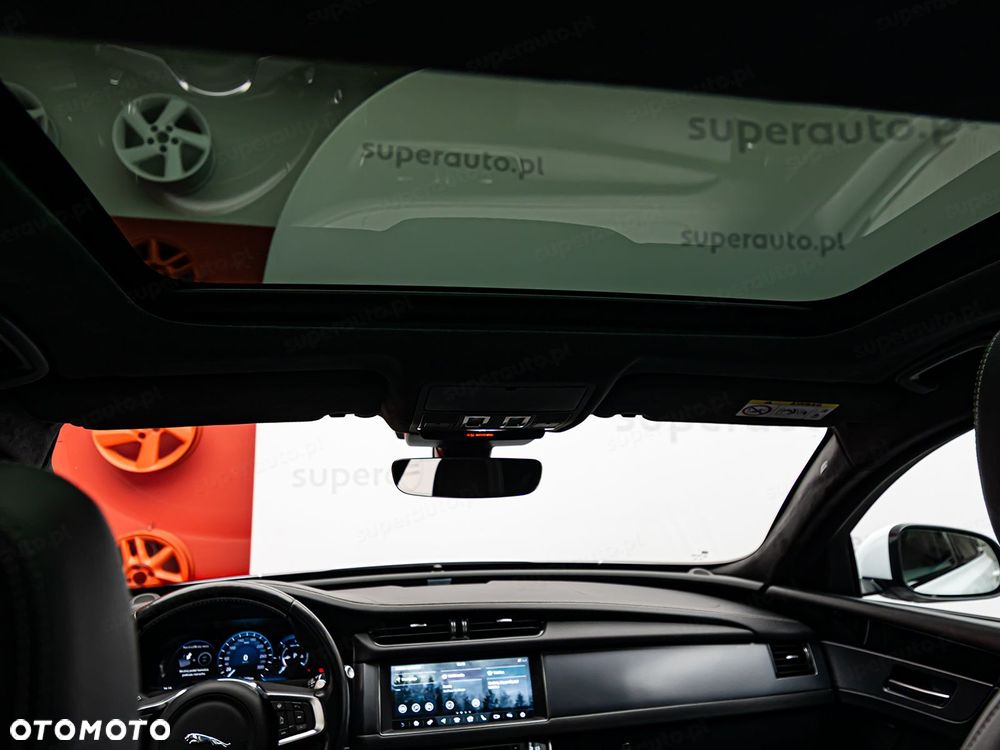 Jaguar XF 2.0 i4D AWD R-Sport - 19