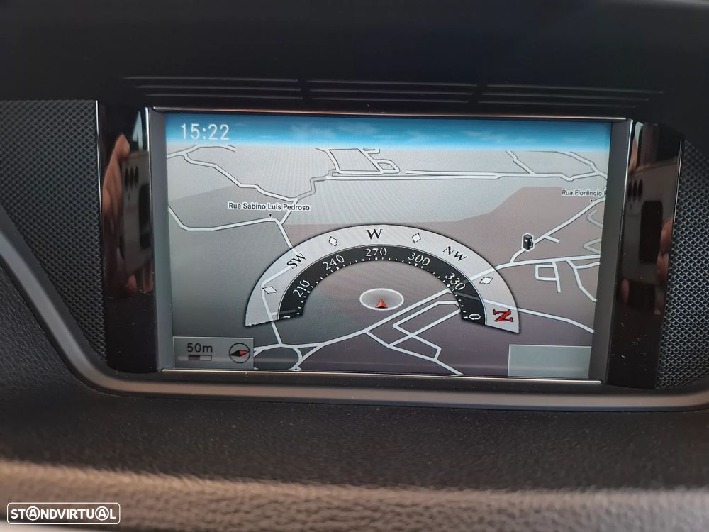 Mercedes-Benz E 300 Bluetec Hybrid Avantgarde - 35