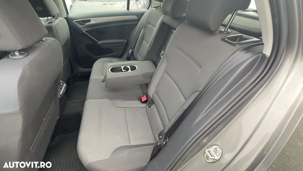 Volkswagen Golf - 23