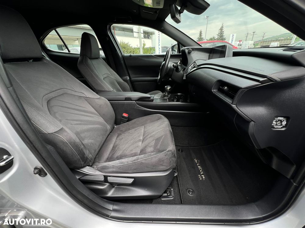 Lexus UX 250h Business Edition - 13