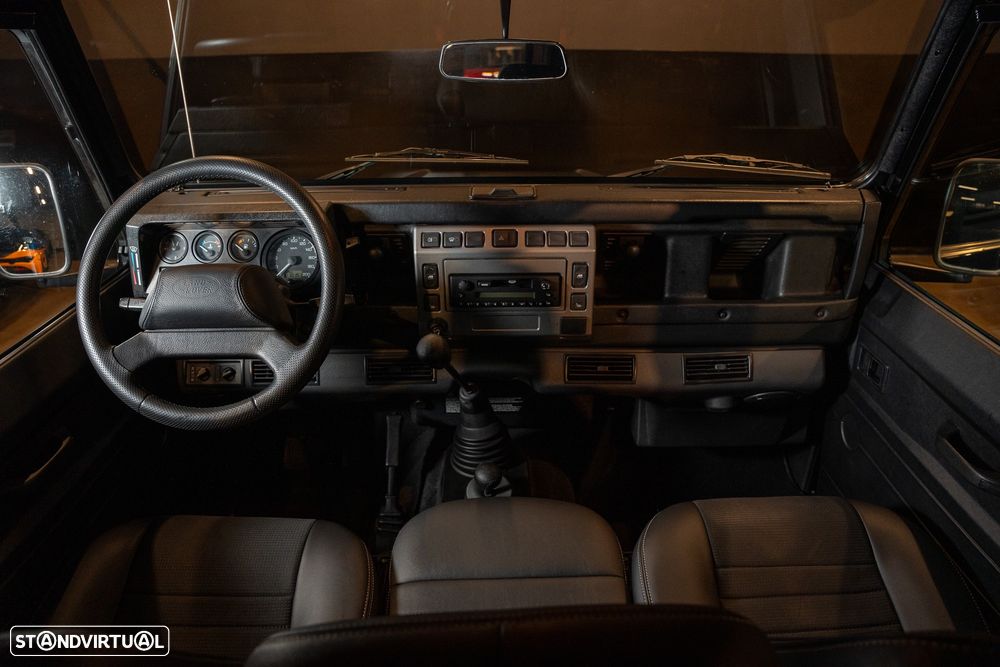Land Rover Defender - 14