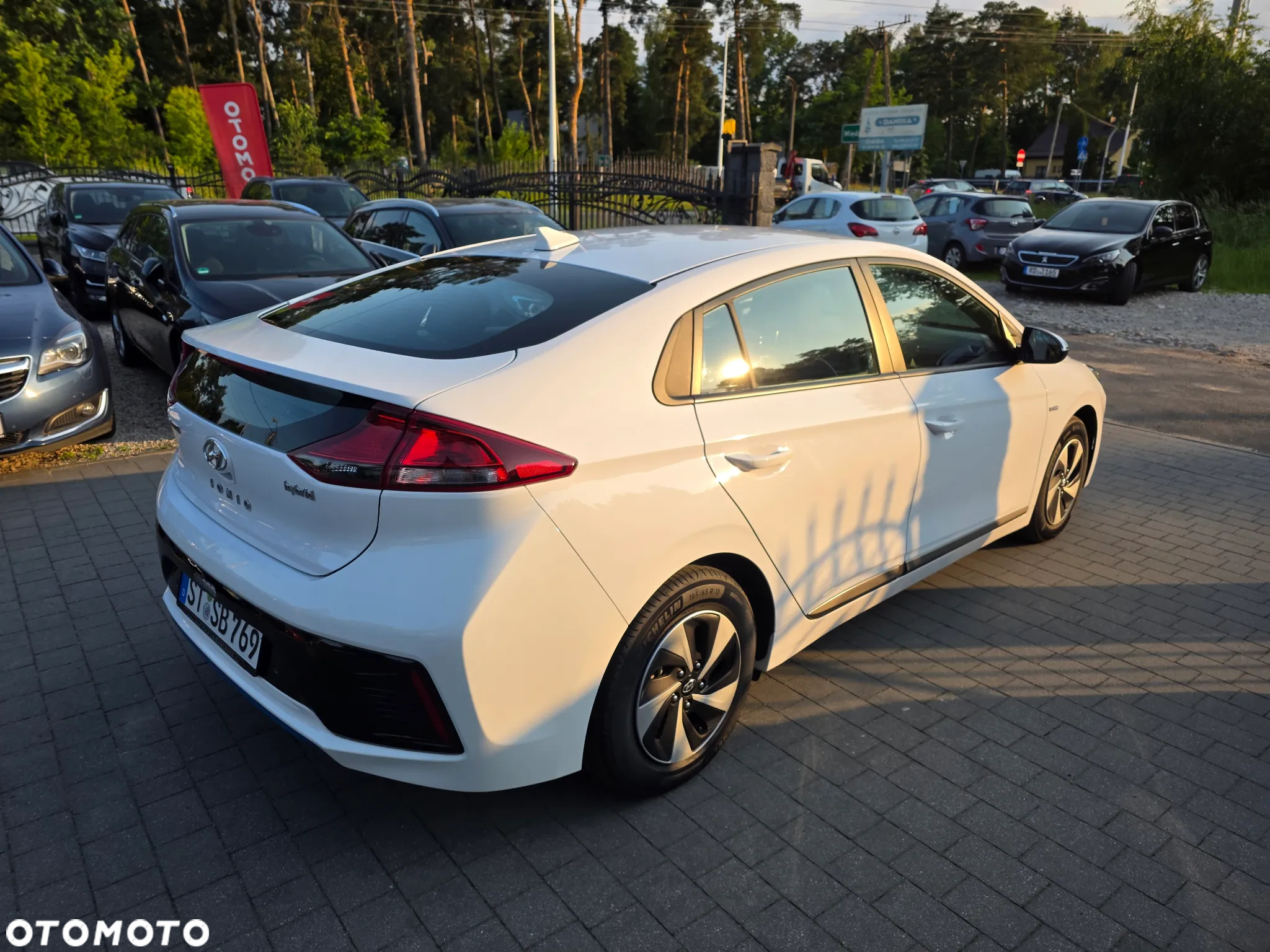 Hyundai IONIQ hybrid Business - 3