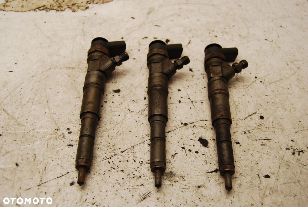 WTRYSKIWACZ 0445110209 BMW E60 E90 2.0D - 1