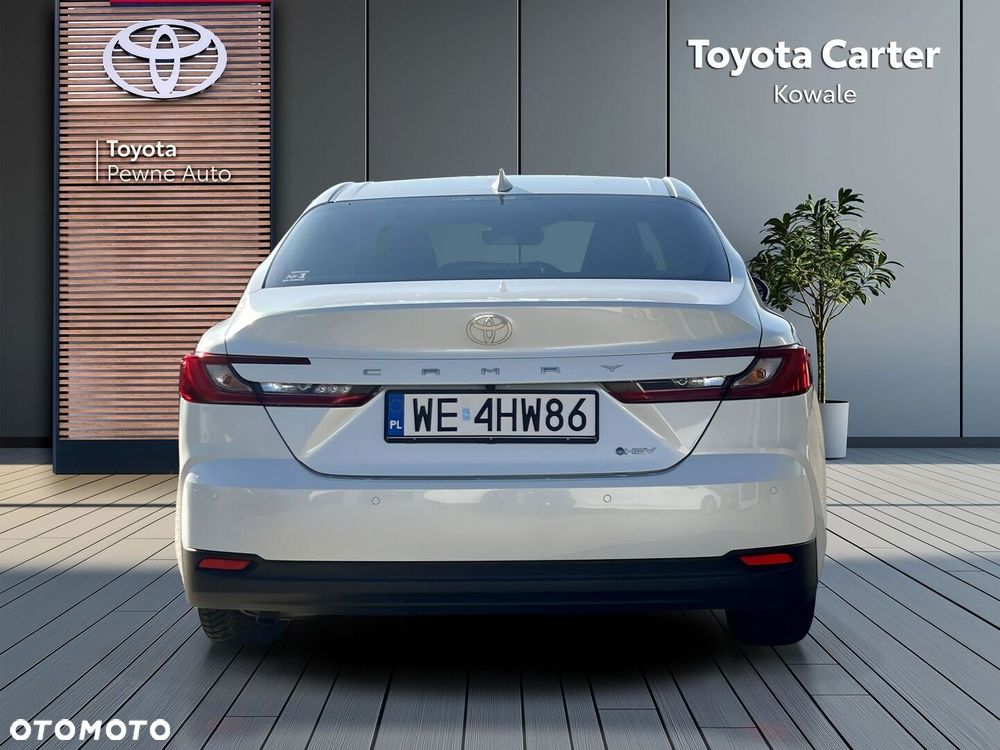 Toyota Camry - 5