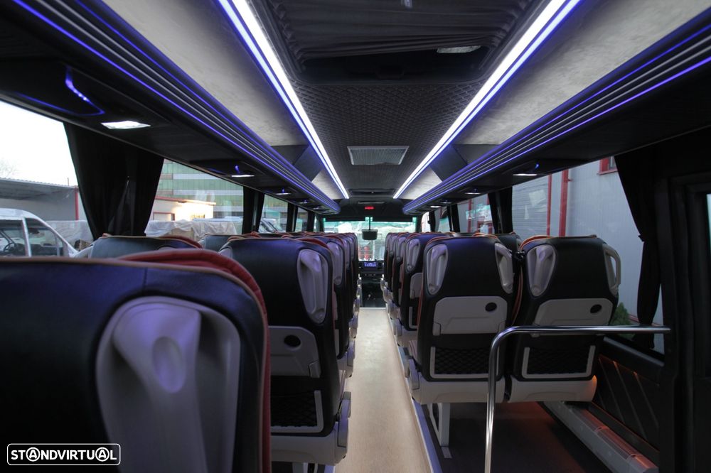 Mercedes Benz Sprinter 819 - 21