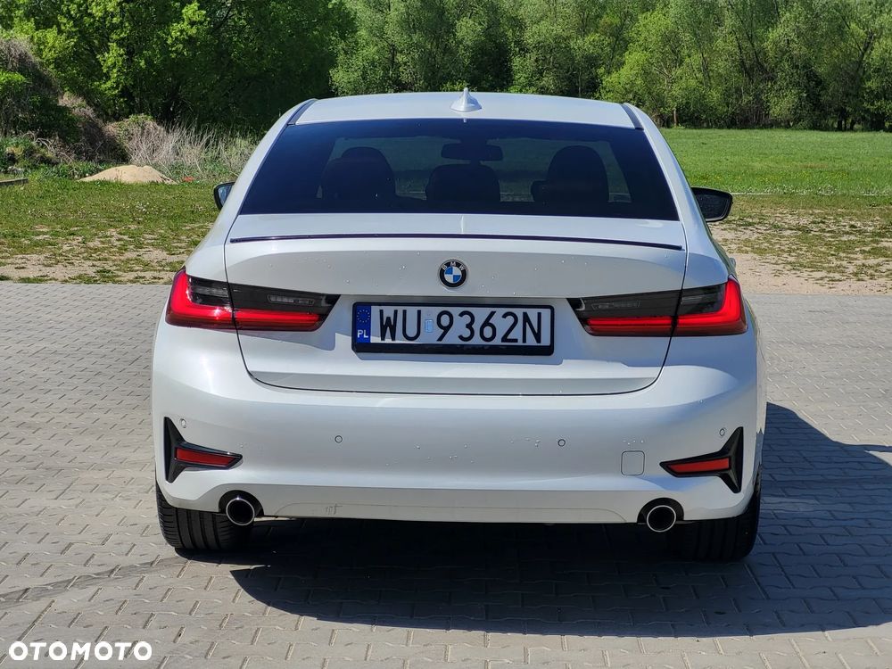 BMW Seria 3 318d Sport Line - 10
