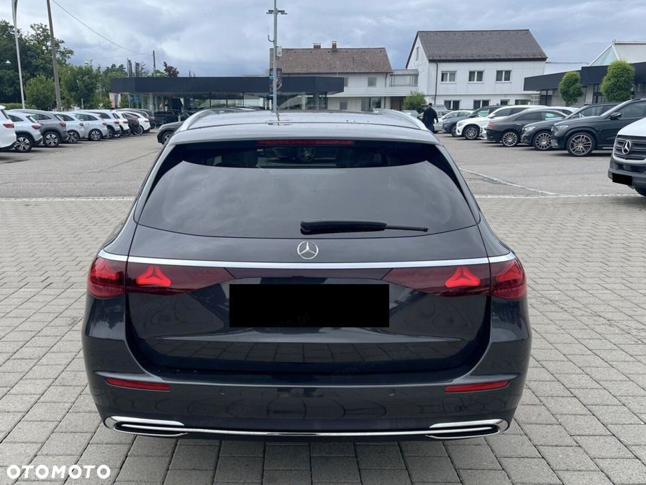 Mercedes-Benz Klasa E 220 d mHEV 4-Matic Exclusive 9G-Tronic - 4