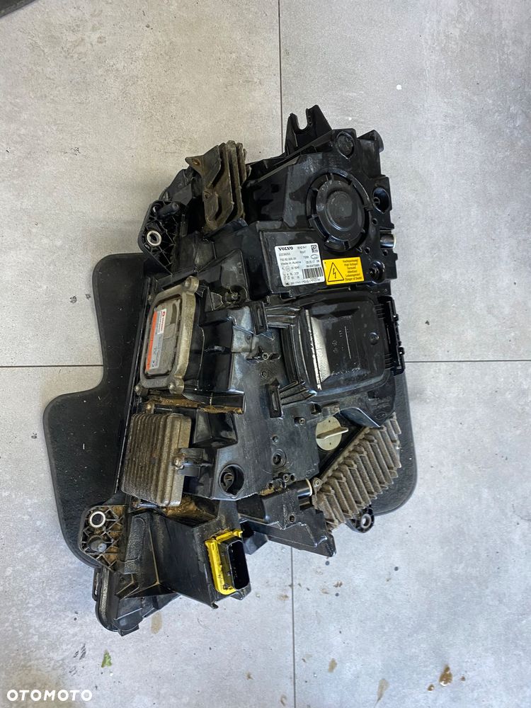 LAMPA XENON SKRĘTNA RH VOLVO FH4 22239253 KMP ORG - 2