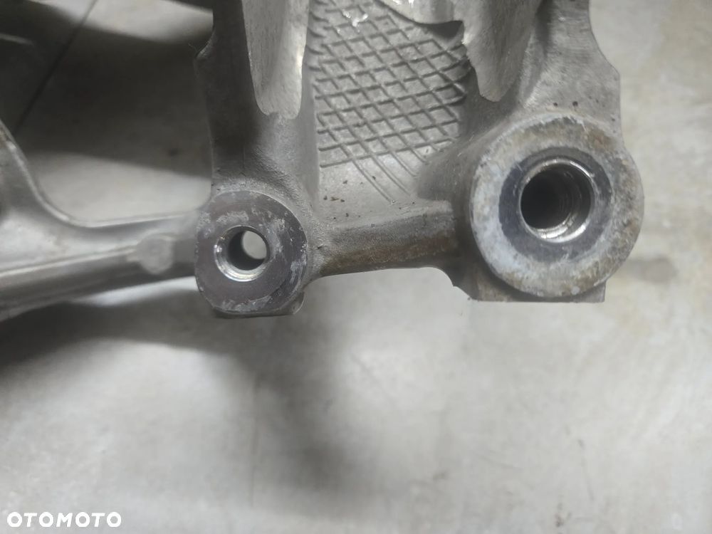 AUDI A4 B9 ŁAPA WSPORNIK MOCOWANIE ZAWIESZENIA LEWA PRZÓD - 6