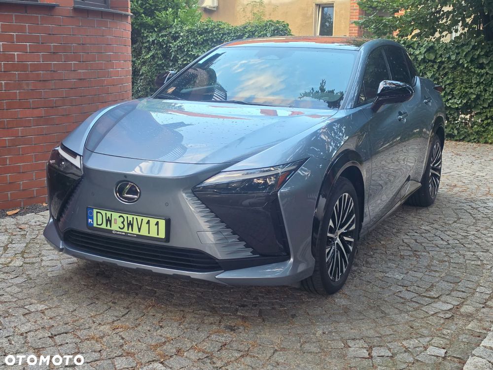 Lexus RZ - 2