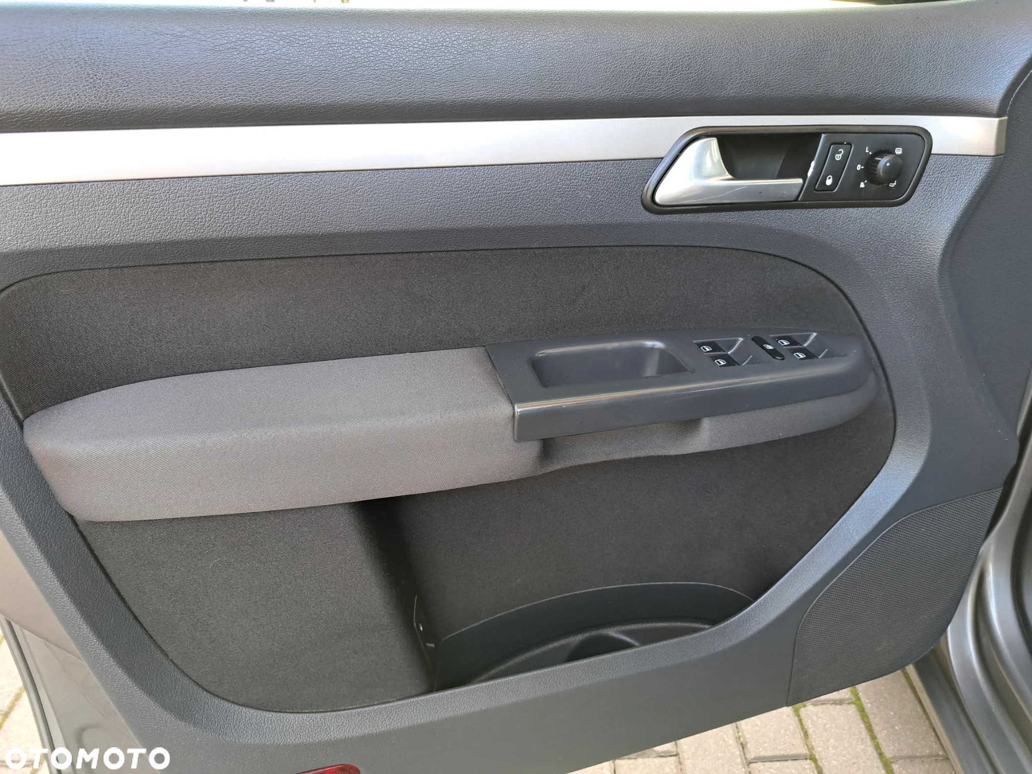 Volkswagen Touran - 28